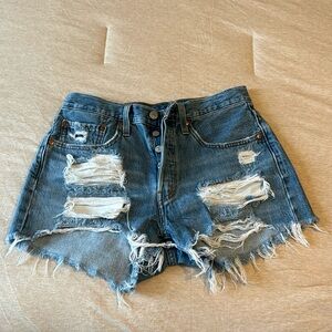 Levi 501 shorts women. Size: 26